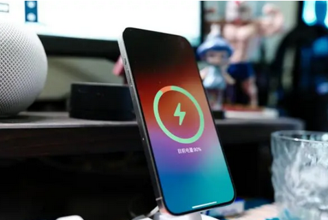 汾西苹果15换屏服务分享用什么充电器给iPhone15充电更好 