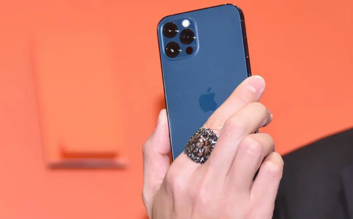 汾西苹果手机维修分享iPhone12系列重启方法教程 